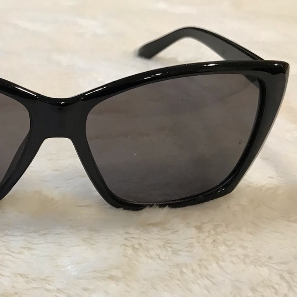 sunnies - Picture 3 of 5